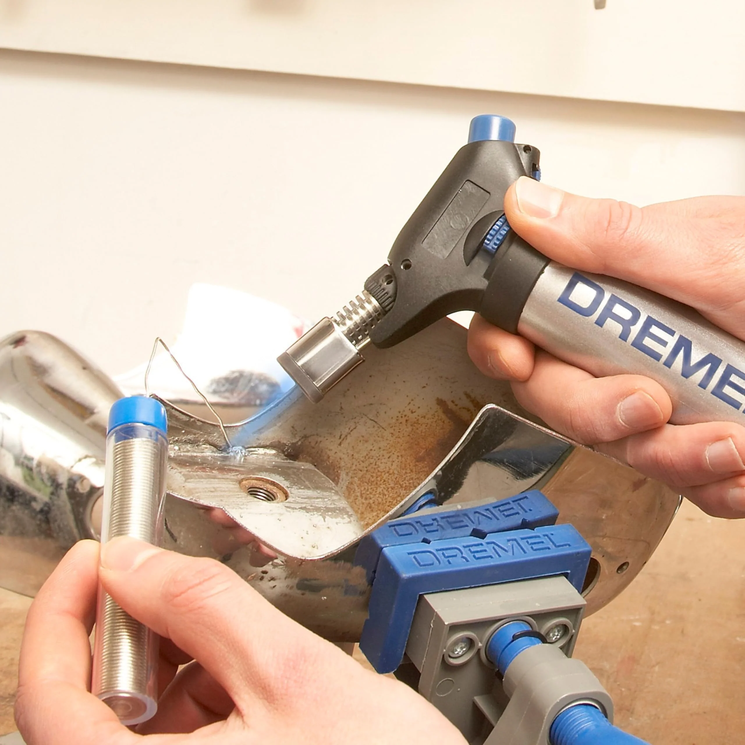 Dremel 2200 VersaFlame Multifunctional Butane Gas Burner - Butane Gas Blowtorch, Gas Burner and Soldering Kit (with 5 Accessories for Soldering, Shrinking, Welding, Flambing) New Dremel Versaflame 2200-7 - Image 7