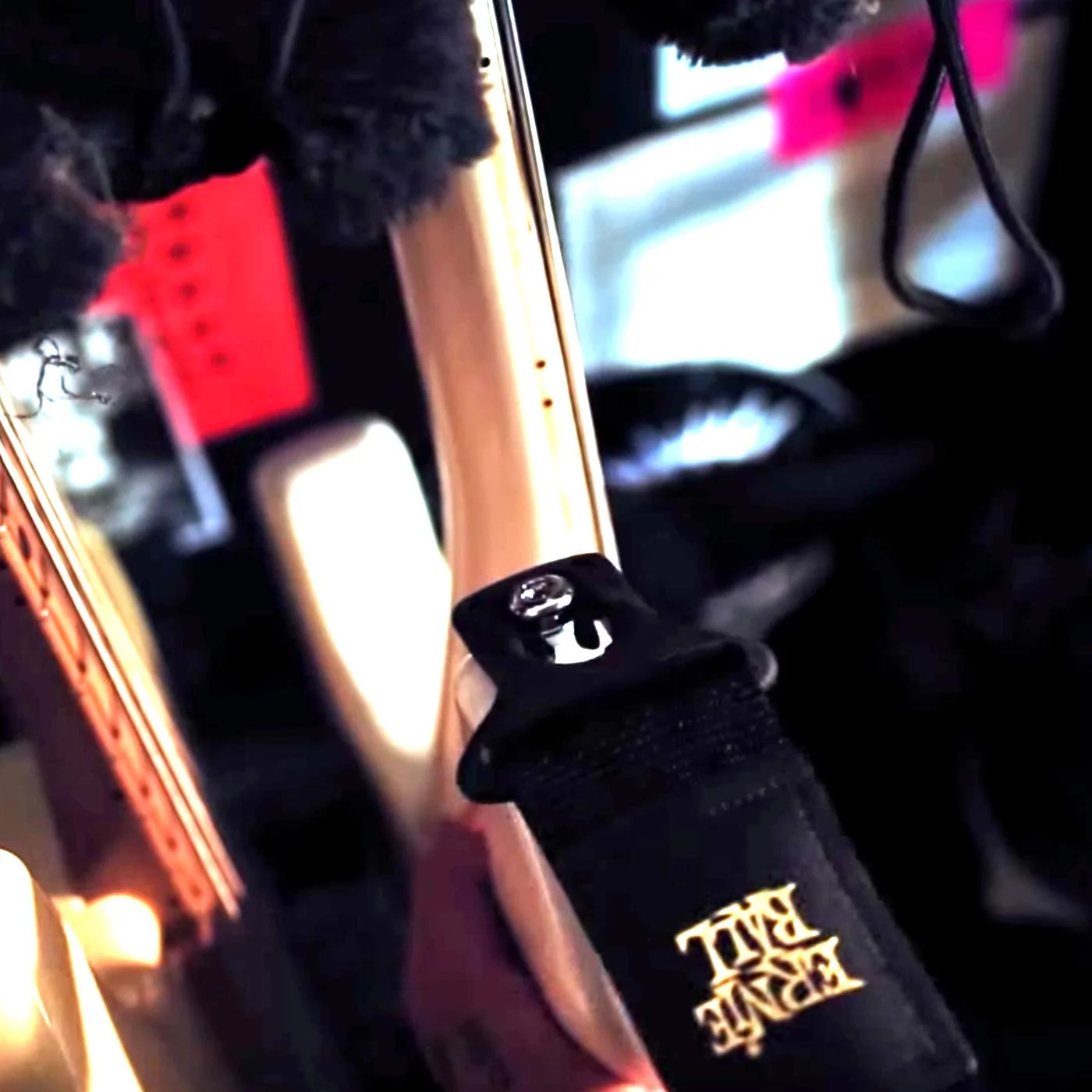 Ernie Ball Neoprene Polylock Comfort Guitar Strap, Black, Wide (P04146) - Image 3