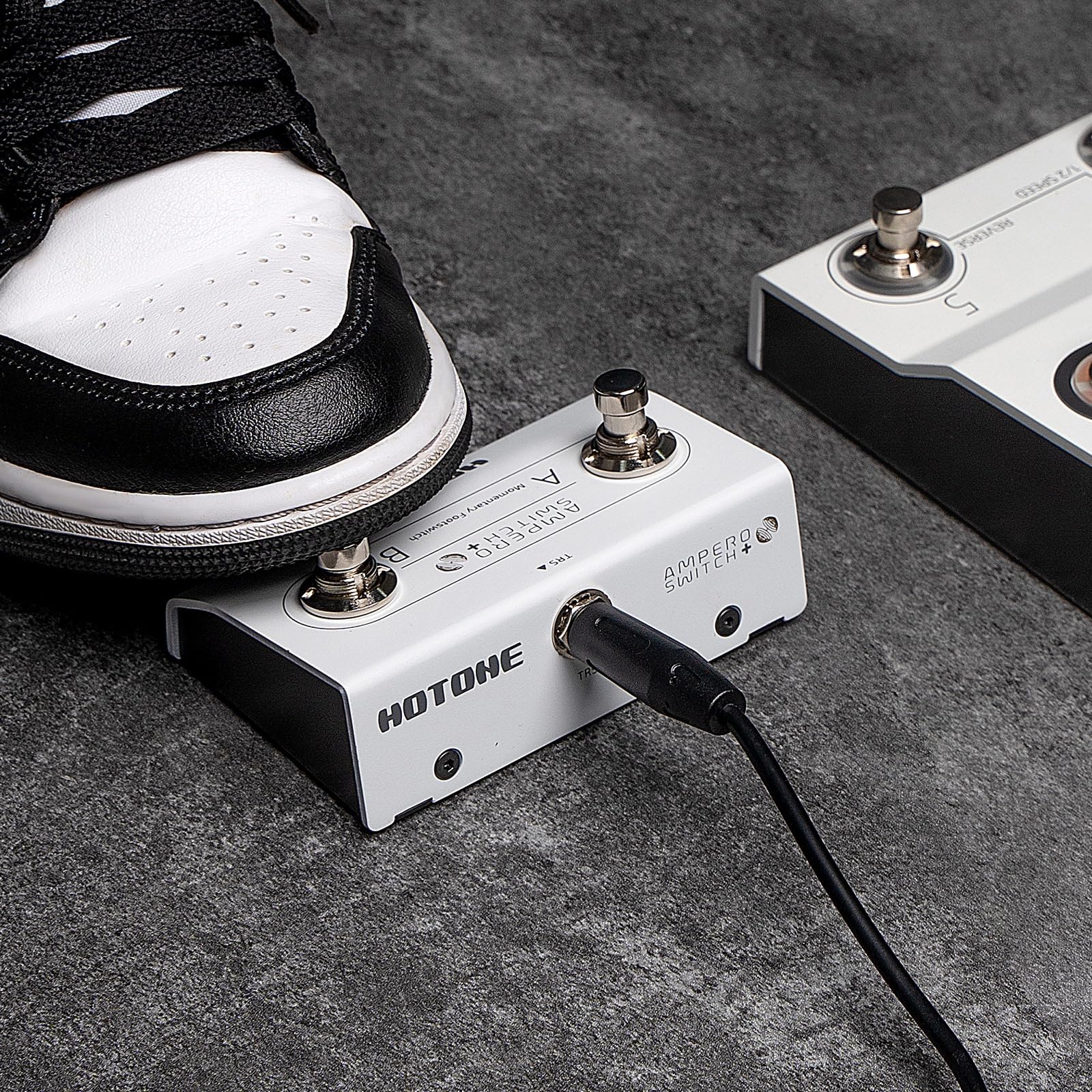 HOTONE Dual Footswitch Pedal Momentary 2-Way Pedal Foot Switch Controller Switch 6.35 mm (Ampero Switch+) - Image 7
