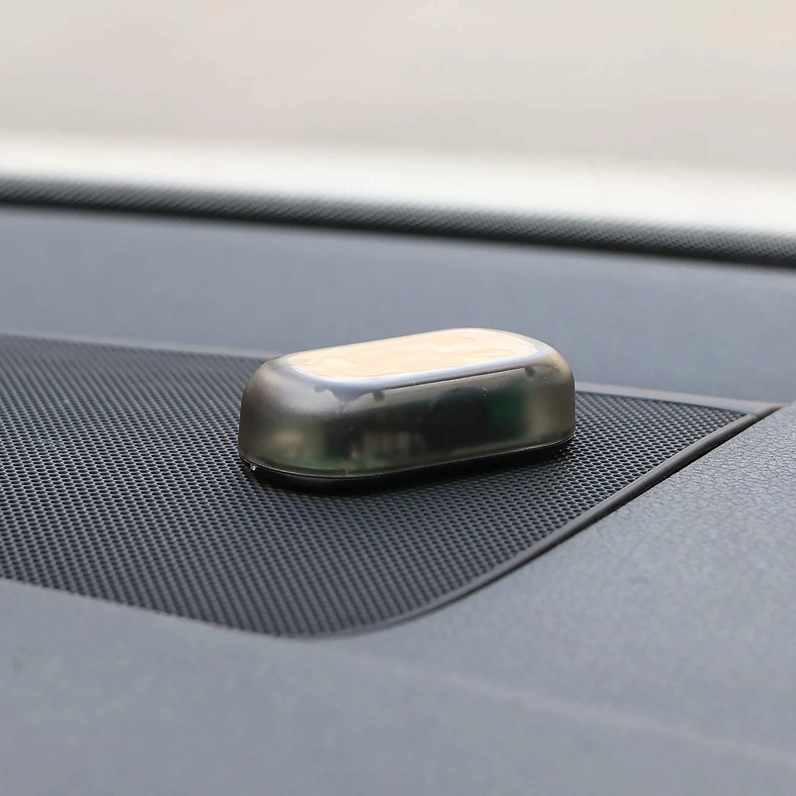 Solar Car Alarm LED Light, 1Pack Anti-Theft LED Flashing Security Light Car Security Anti Theft Device Red Light Self-Adhesive Fake Lamp - Image 4