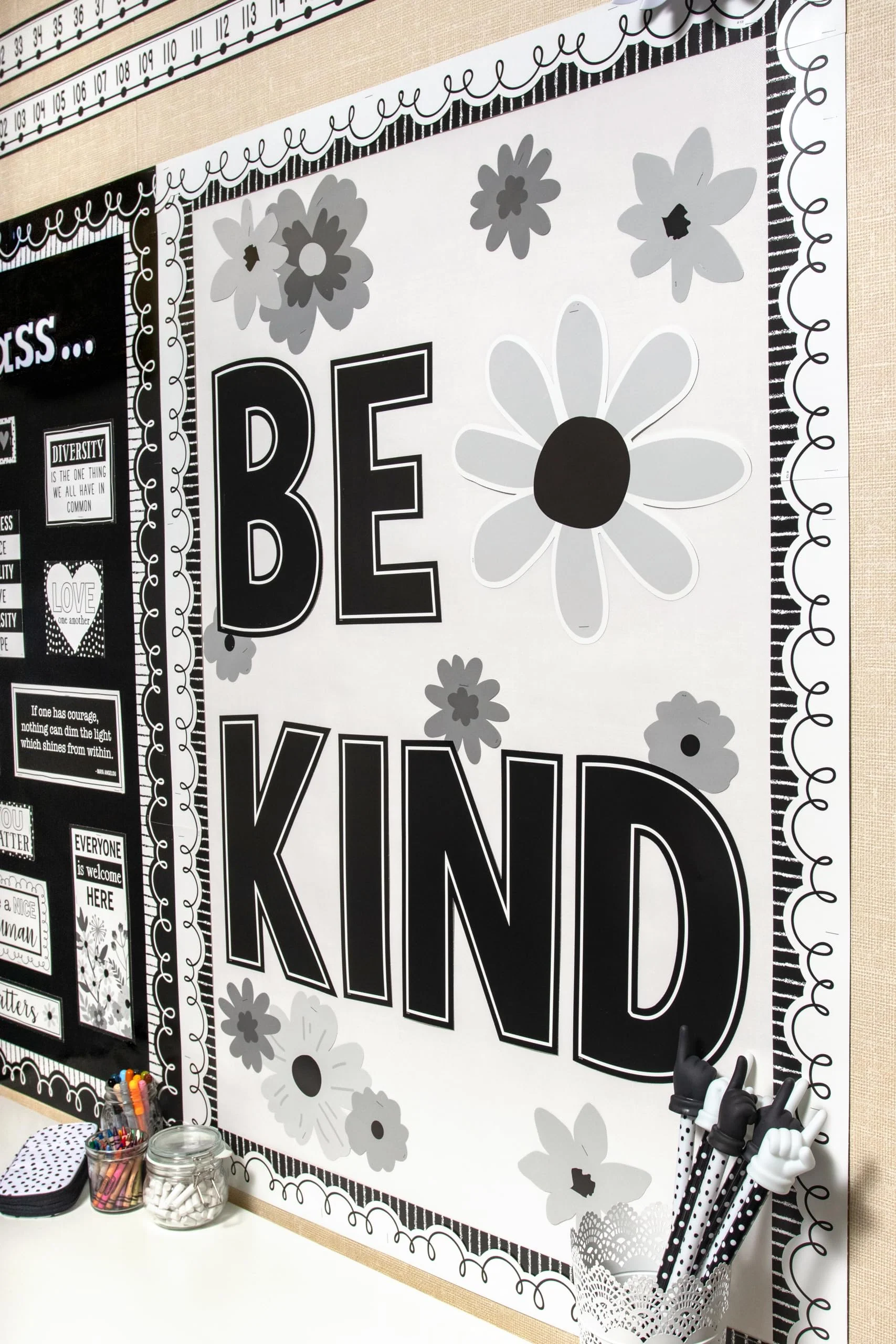 Teacher Created Resources Black Painted Dots Hand Pointer - Image 5