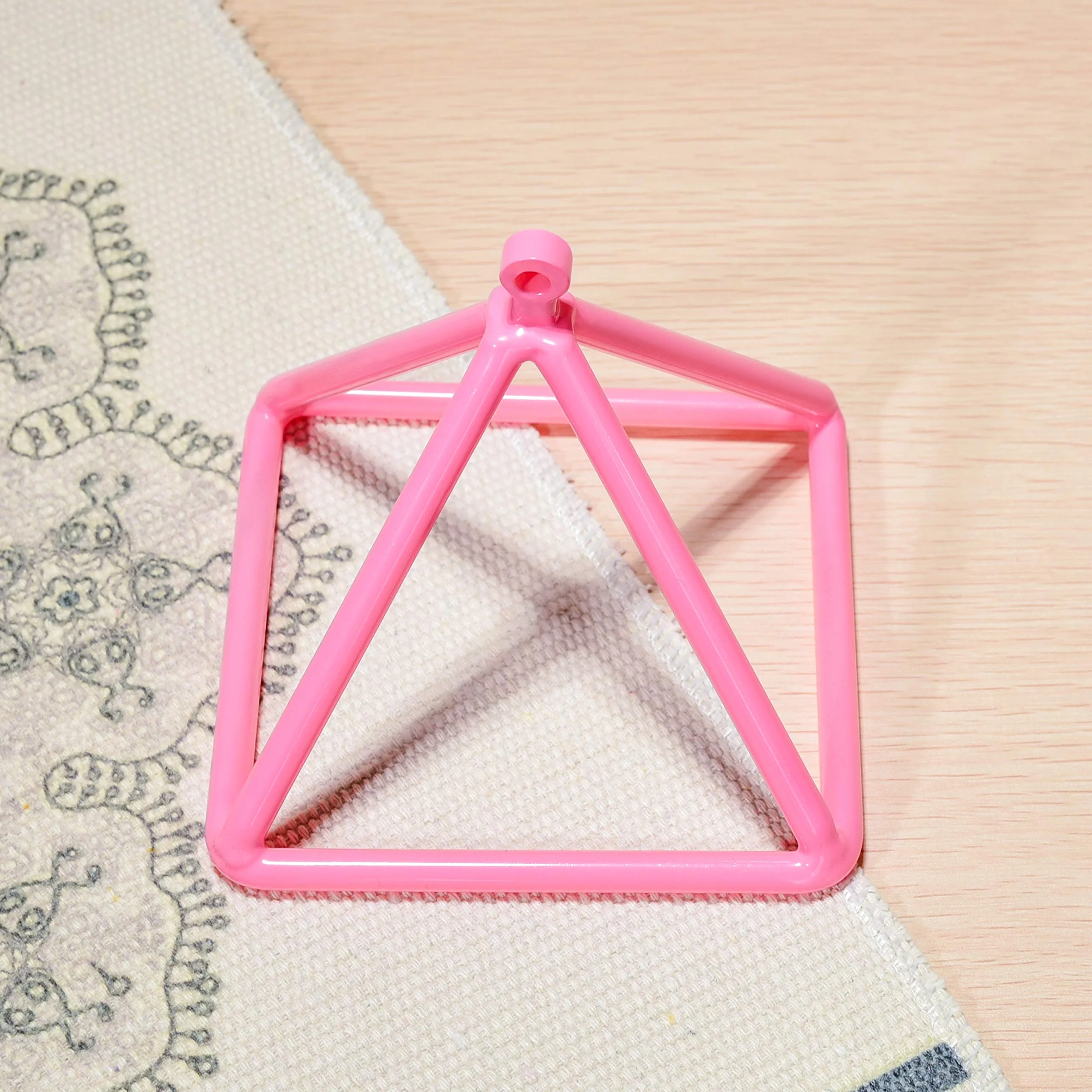 TOPFUND 5" Pink Crystal Singing Pyramid Sound Therapy Instrument with Carrying Case and Quartz Suede Mallet 5 inch Pink Singing Pyramid - Image 3